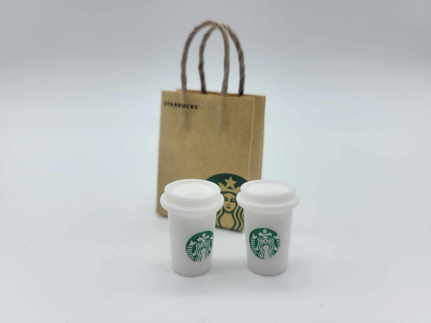 Ensemble de verres à café et sac de papier 1/10