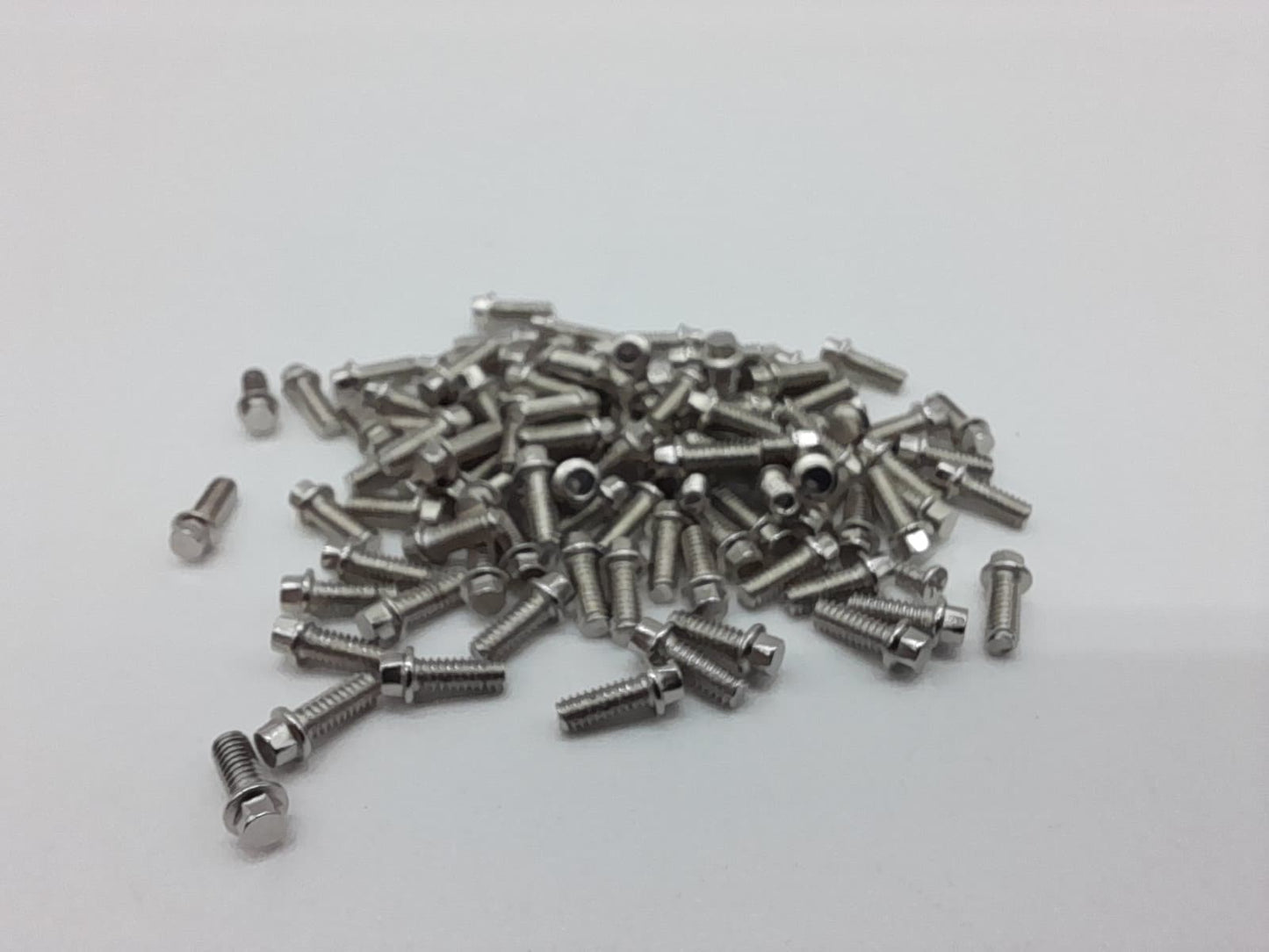 Ensemble de (100) VIS »SCALE » ARGENT
