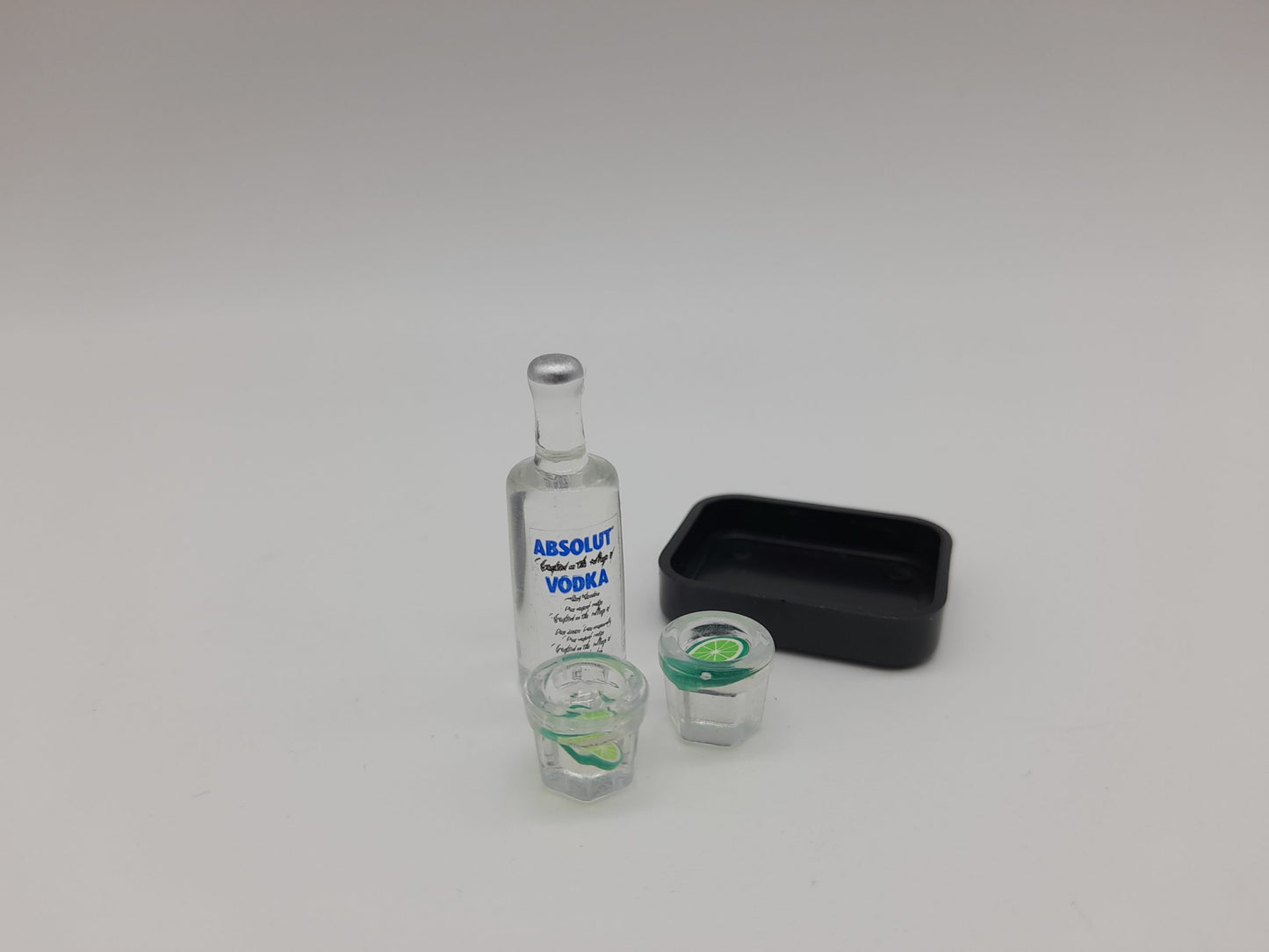 Ensemble de (1) Bouteille Vodka et (2) verres 1/10