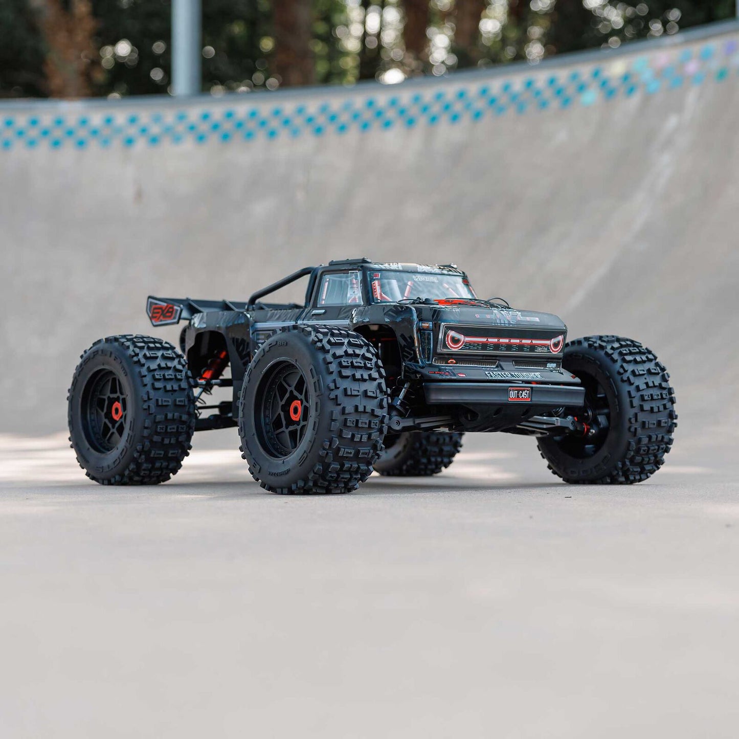 1/5 OUTCAST 4X4 8S BLX EXB Brushless Stunt Truck RTR, Black