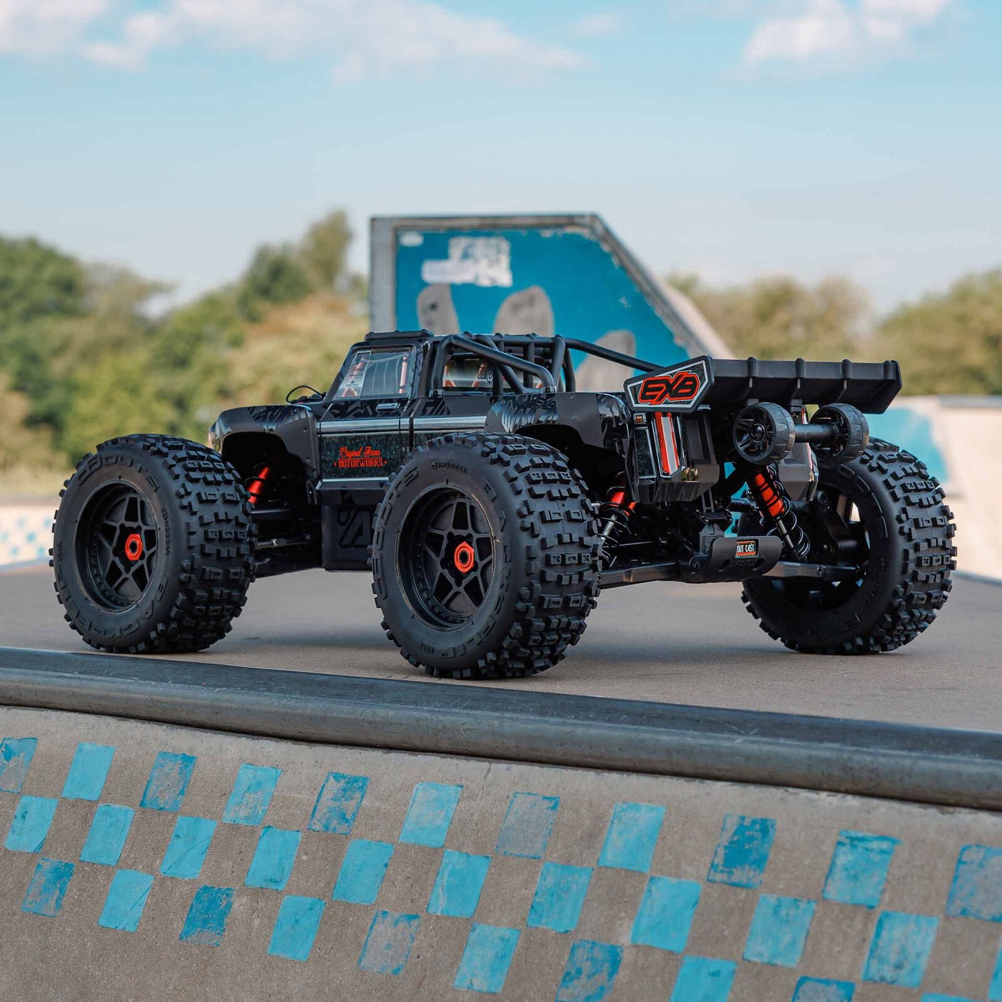 1/5 OUTCAST 4X4 8S BLX EXB Brushless Stunt Truck RTR, Black