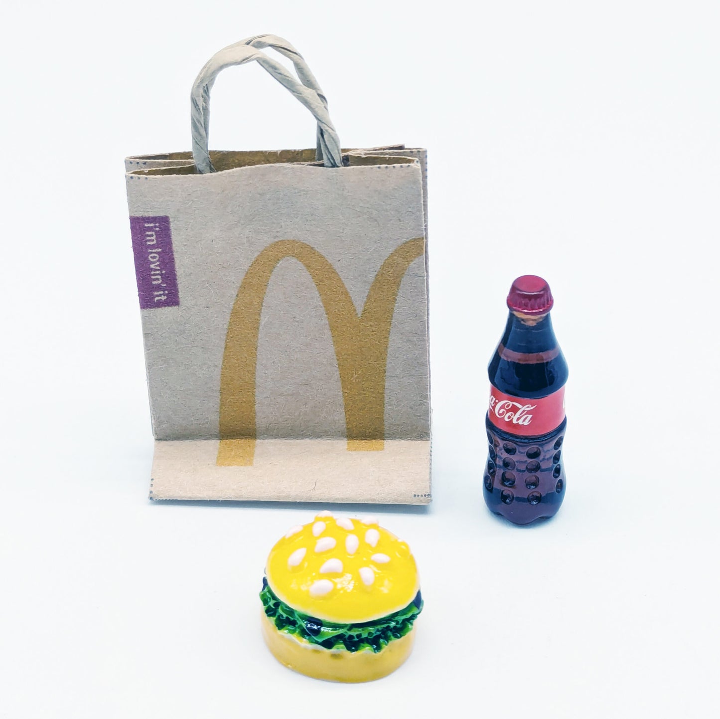 Ensemble liqueur, méga burger et sac de papier 1/10