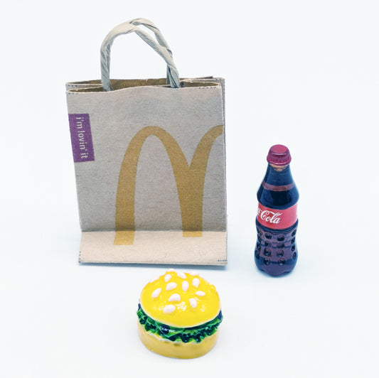 Ensemble liqueur, méga burger et sac de papier 1/10