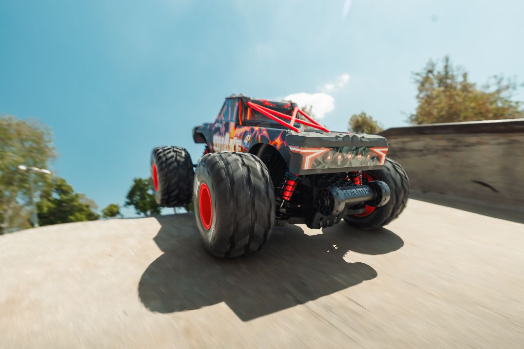Arrma 1/8 QUAKE 4S DSC 4X4 Brushless RTR