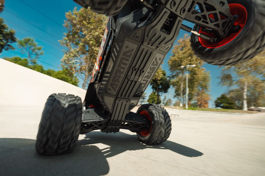Arrma 1/8 QUAKE 4S DSC 4X4 Brushless RTR