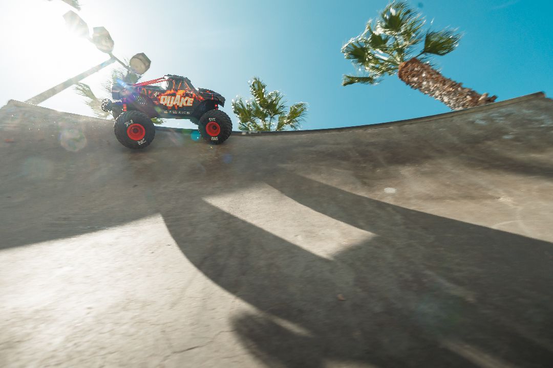 Arrma 1/8 QUAKE 4S DSC 4X4 Brushless RTR