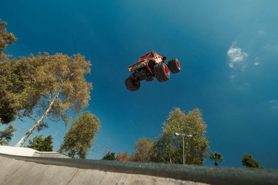 Arrma 1/8 QUAKE 4S DSC 4X4 Brushless RTR