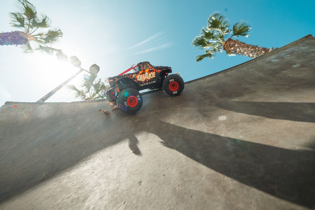 Arrma 1/8 QUAKE 4S DSC 4X4 Brushless RTR