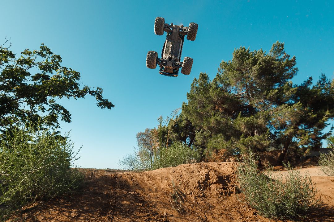 Arrma 1/8 QUAKE 4S DSC 4X4 Brushless RTR