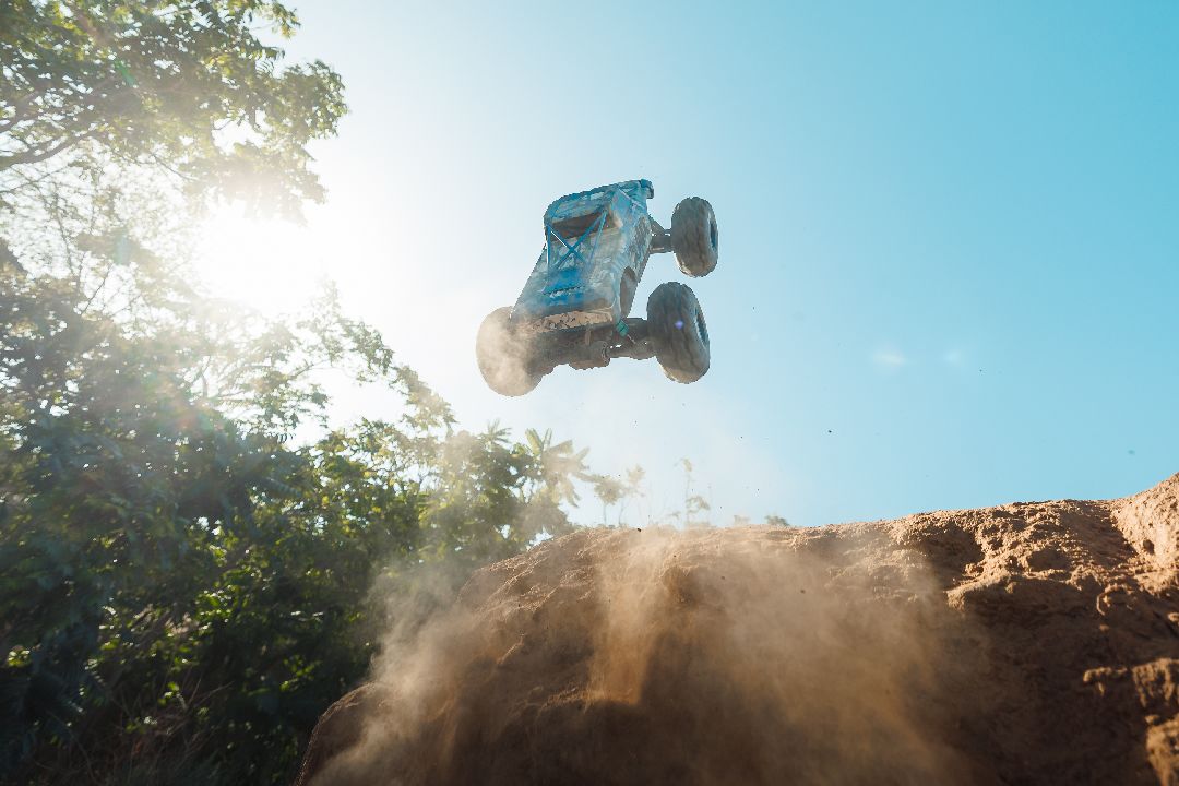 Arrma 1/8 QUAKE 4S DSC 4X4 Brushless RTR