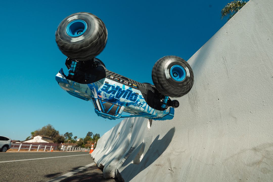 Arrma 1/8 QUAKE 4S DSC 4X4 Brushless RTR