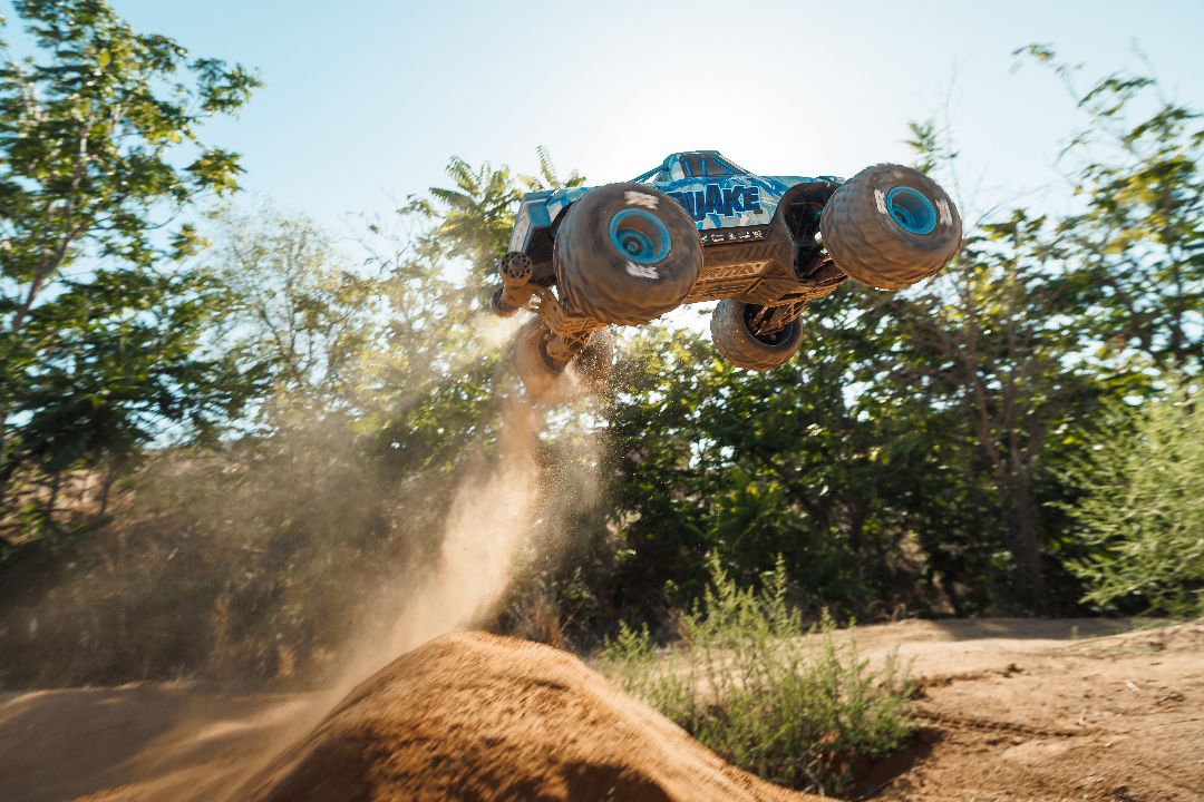 Arrma 1/8 QUAKE 4S DSC 4X4 Brushless RTR