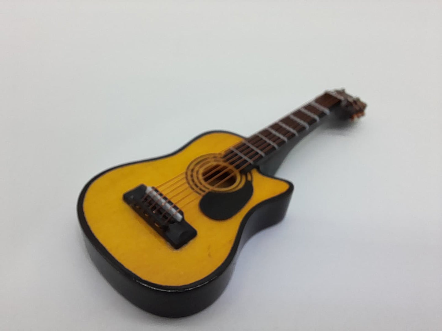 Guitare sèche  »Scale 1/10