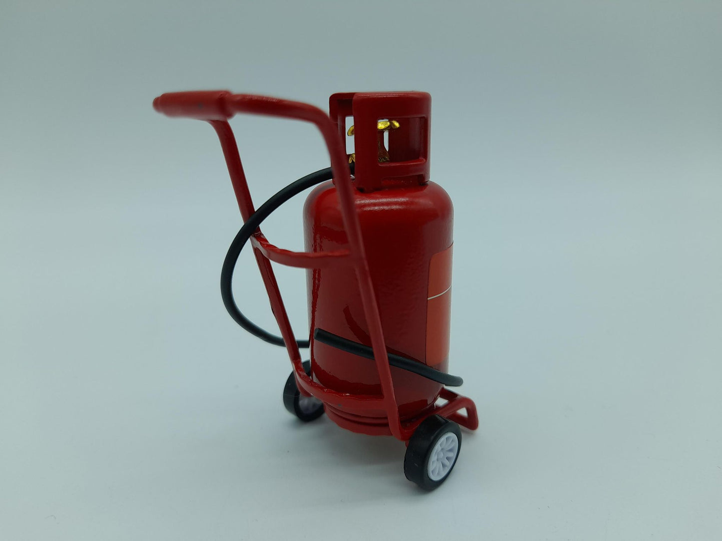 Scale Fire extinguisher on trolley 1/10