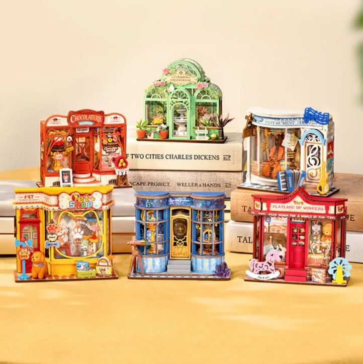 Rolife Green Fountain Garden DIY Miniature House Kit