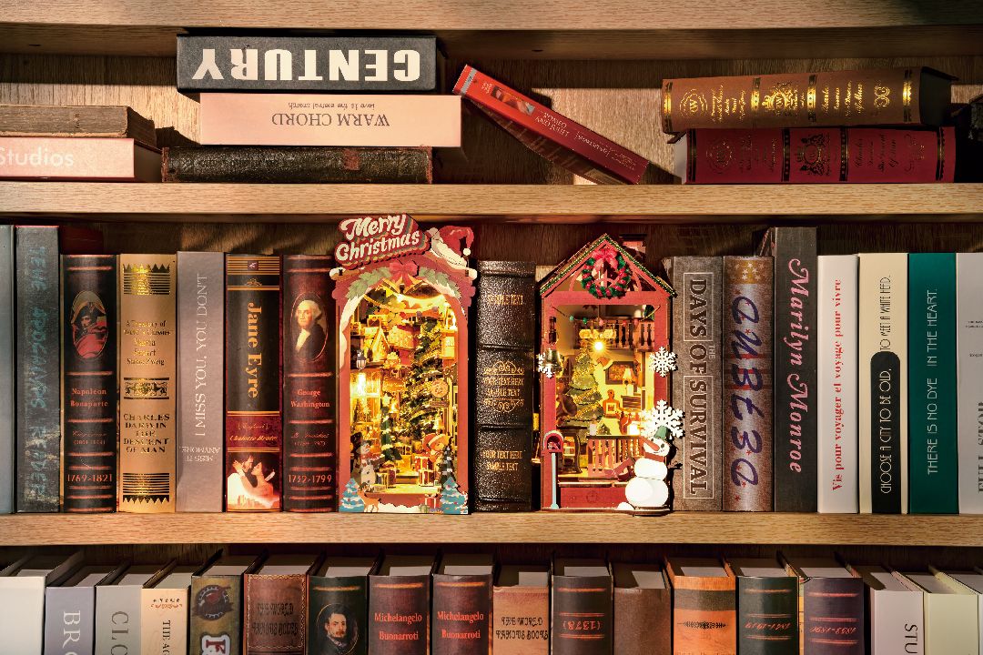 Rolife Christmas Street Book Nook