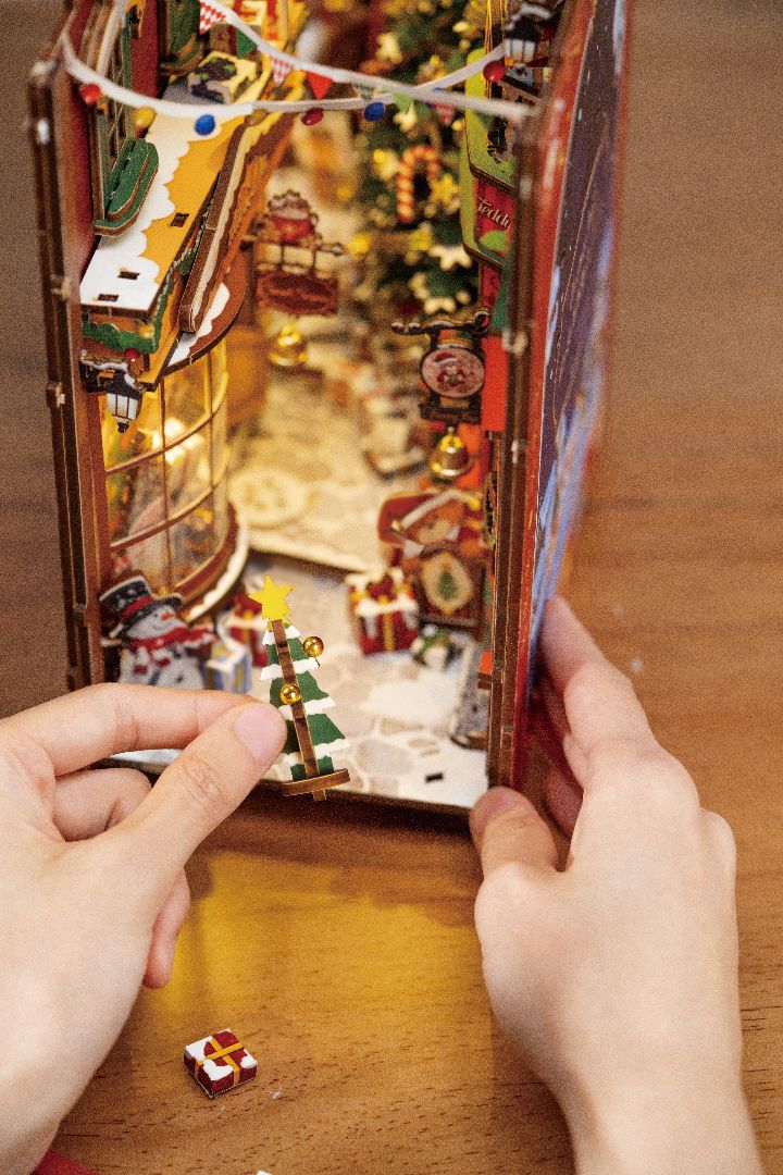Rolife Christmas Street Book Nook