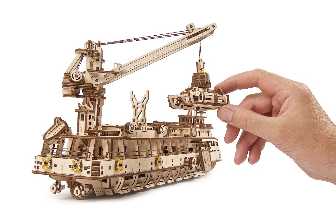 UGears Research Vessel   575 pieces